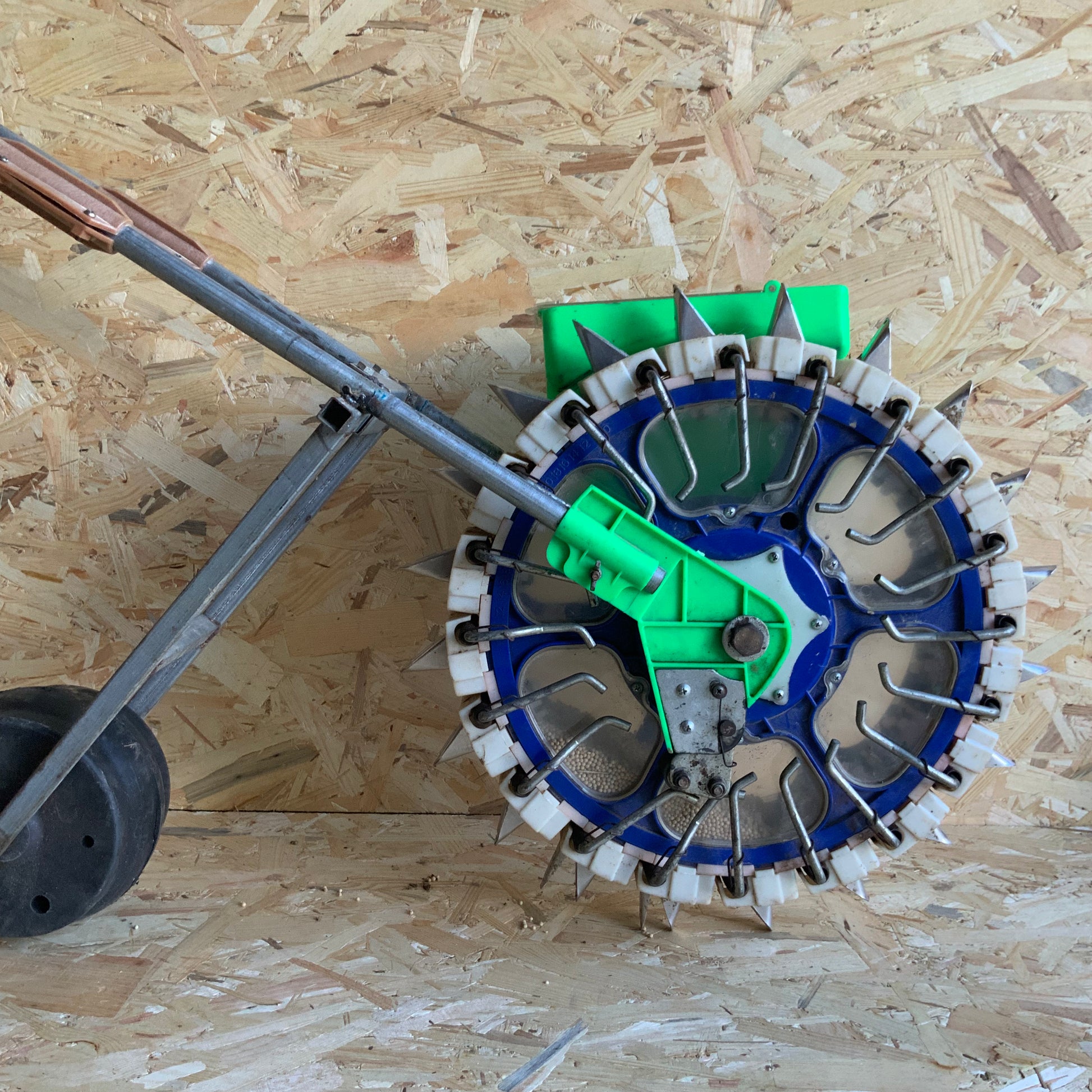 Grande roue semeuse semoir de précision Agridrill 